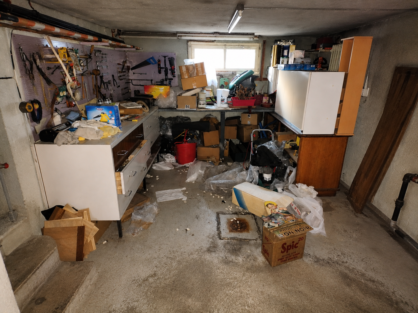 Cave encombrée à Nancy avant débarras professionnel