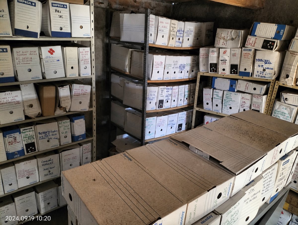 Avant : Débarras d'archives confidentielles